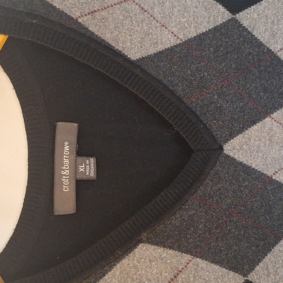 Men's Black & Gray Sweater Vest - Picture 2 of 7